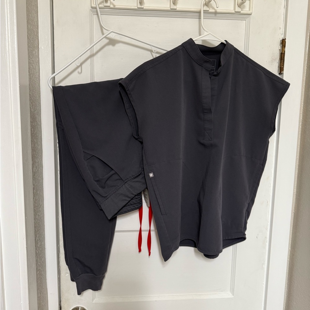 Figs Charcoal Technical Collection Scrub Set